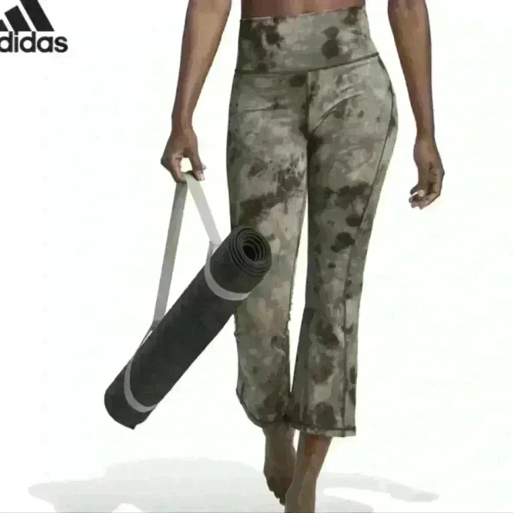 ADIDAS | Women's Aluminum/Carbon Yoga Earth Flare 7/8 Leggings
